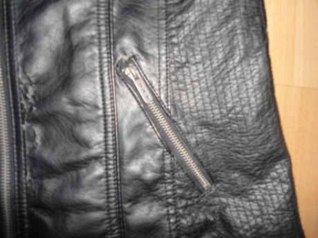 Cierna kozenkova bunda, 176