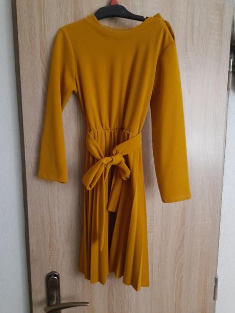 Plisovane šaty, 128