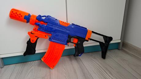 Nerf elite stryfe cq10 na baterky, 