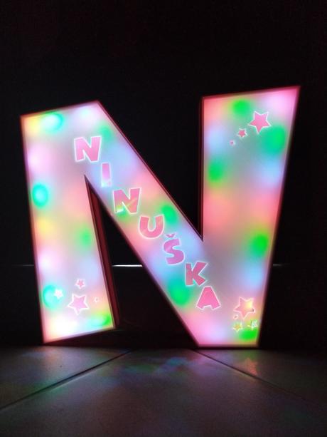 3d led lampa s menom,