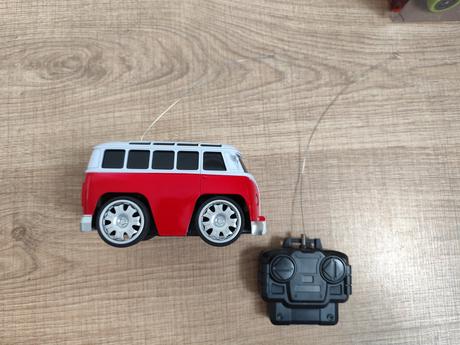 Minibus na dialkove ovladanie, 