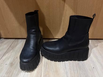 Čierne členkové čižmy xl platforme 40, bershka,40
