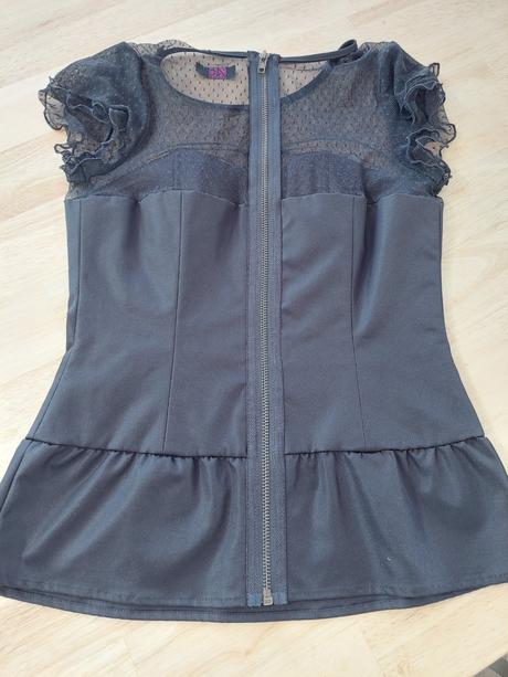 Zaujímavá blúzka, s