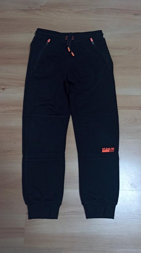 Čierne tepláky, f&f,140