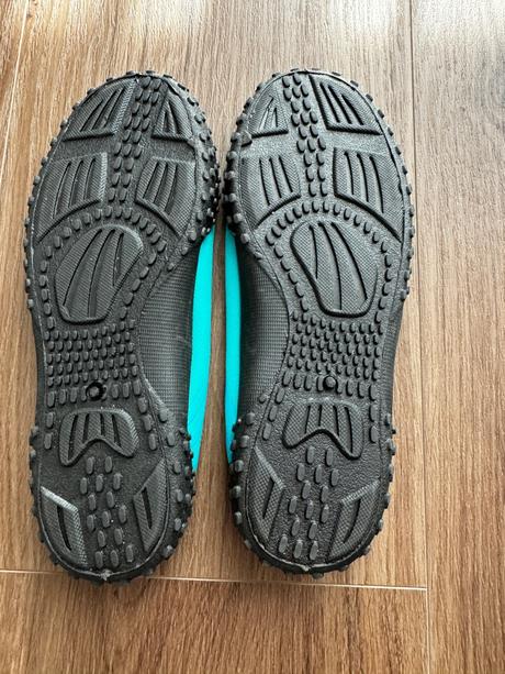 Obuv do vody, nova, 39, s dopor. postou, 30