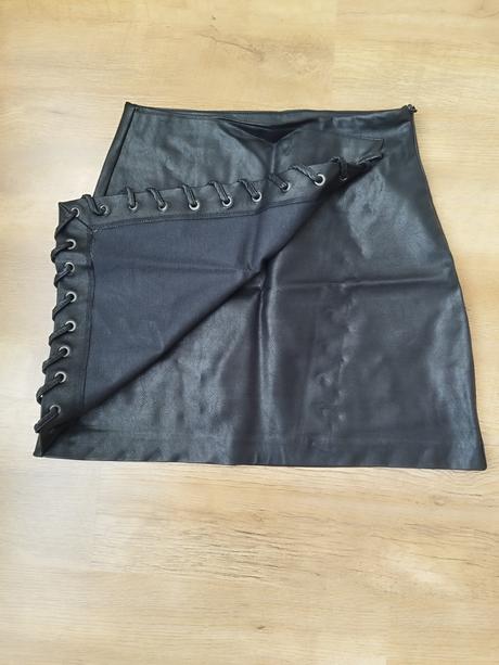 Kožená sukna, reserved,s