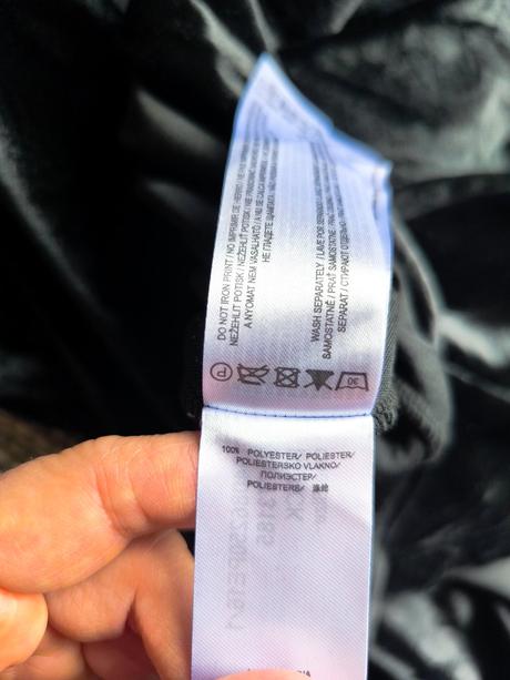 Zamatové šaty, timeout