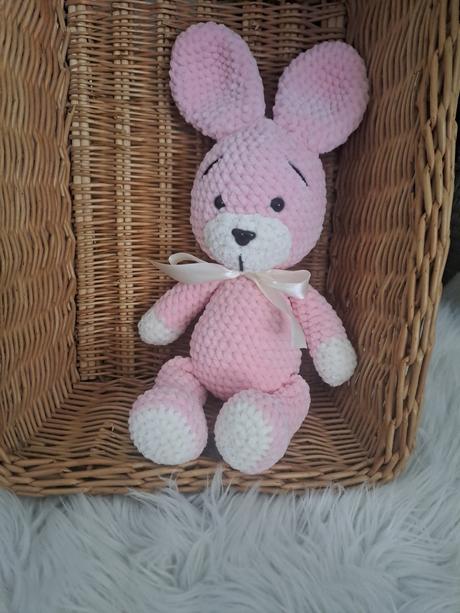 Háčkovaný ružový zajačik,