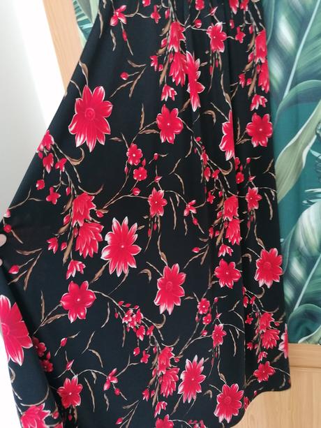 Krasne kvetove saty, m