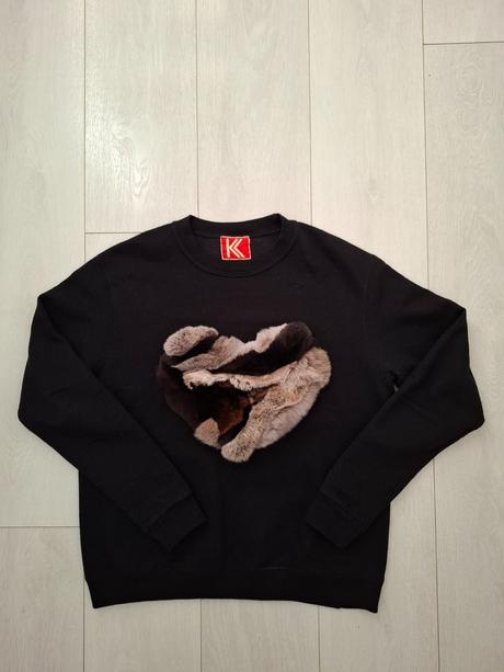 Mikina s kožušinkovým srdiečkom, l