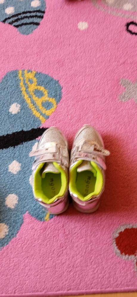 Botasky strieborne, 27