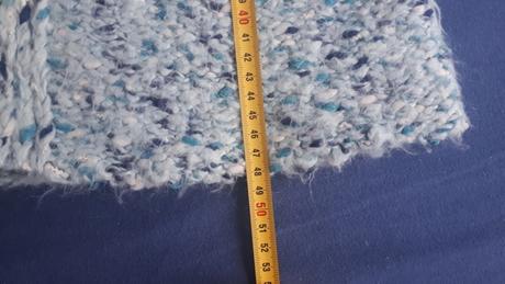 Hrubší modrý melírovaný svetrik, marks & spencer,152