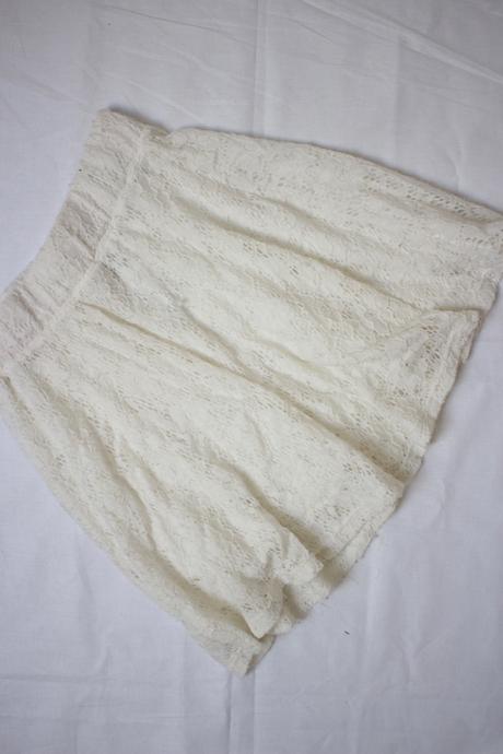 Čipkovaná sukňa, 158