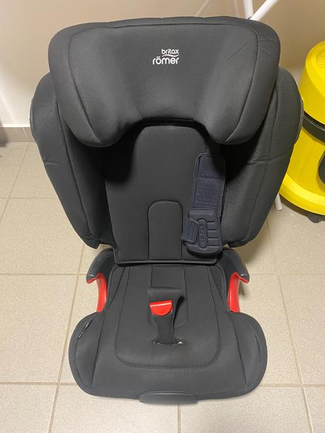 Sedačka do auta, britax