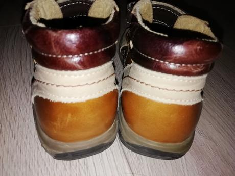 Kožené sandálky super stav, 25