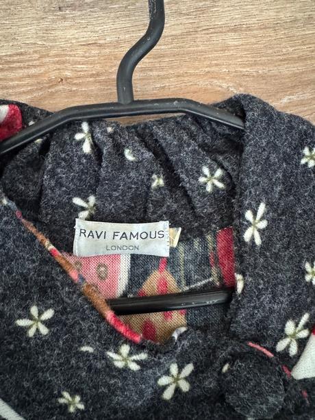 Netradičné šaty ravi famous, s