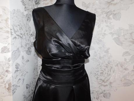 Kvalitne velmi pekne saty na slavnost, 38