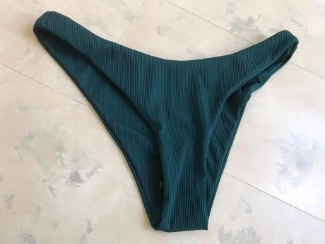 Zaujímavé plavky, 34