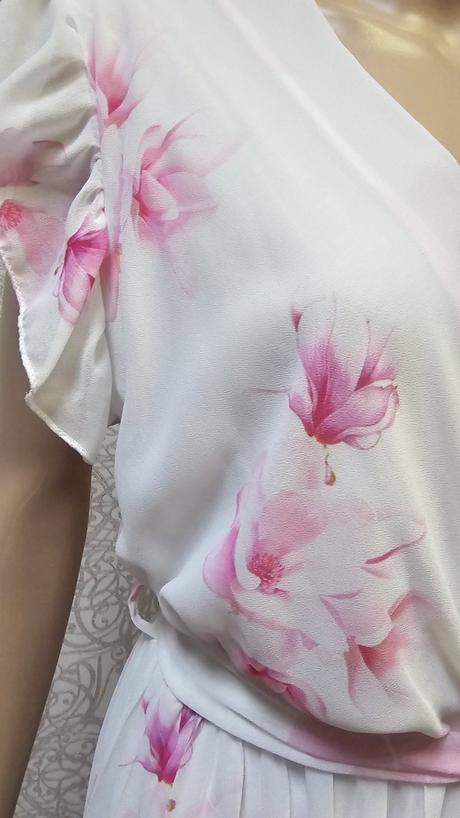 Šifónové šaty s kvetmi,