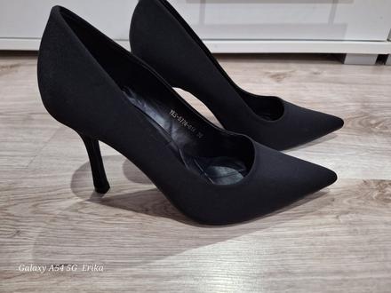 Čierne lodičky, 36