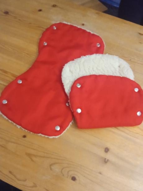 Teplé červené rukavniky, 