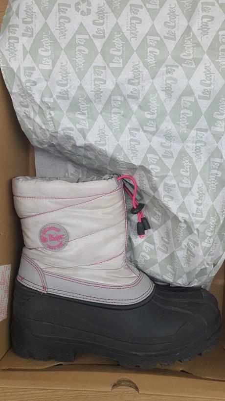 Snehule, lee cooper,35