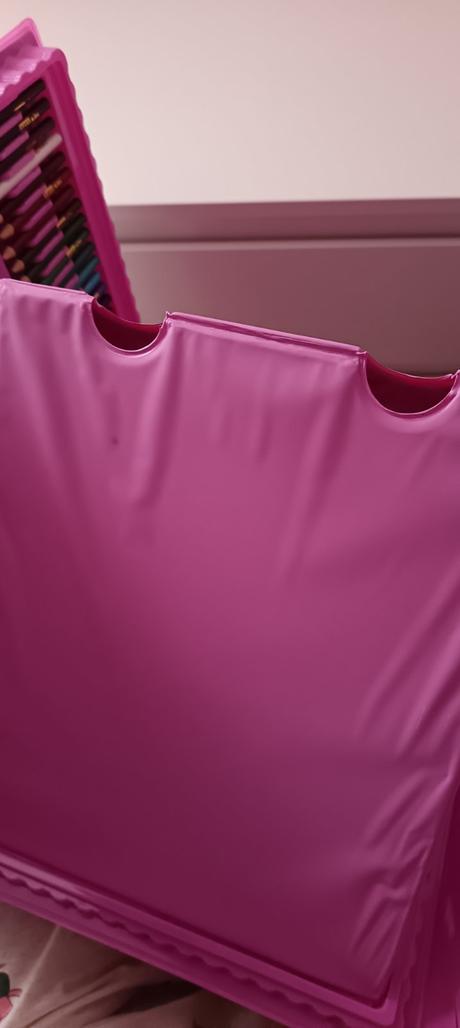 Obrovský kufrík s množstvom farbičiek,fixiek,