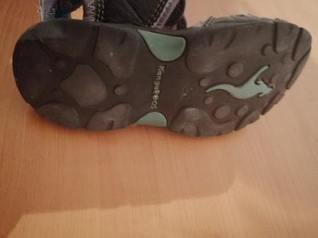 Predám pekné kožené sandálky, kangaroos,26