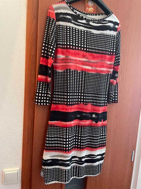 Krásne elegantne saty, s