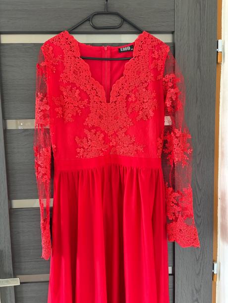 Červené šaty, l
