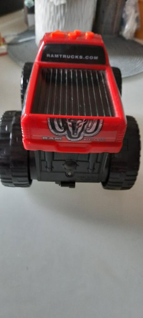 Auto terenne na baterky chrysler grup,