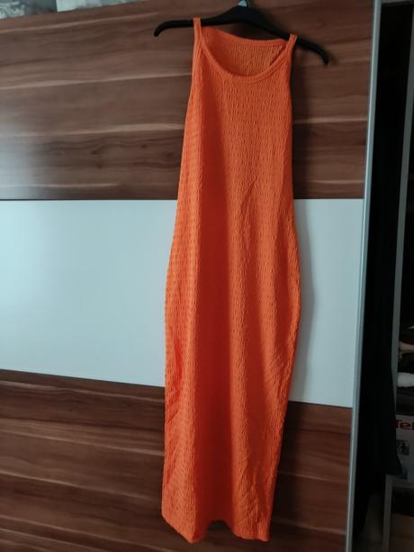 Predám veľmi pekné šaty veľkosť s, s