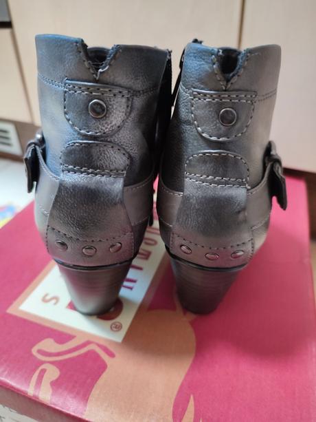 Raz obute mustang c.37, mustang,37