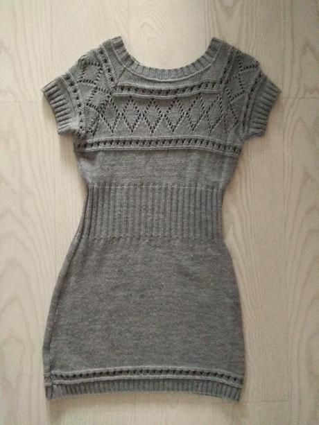 Šedé vlnene šaty, m