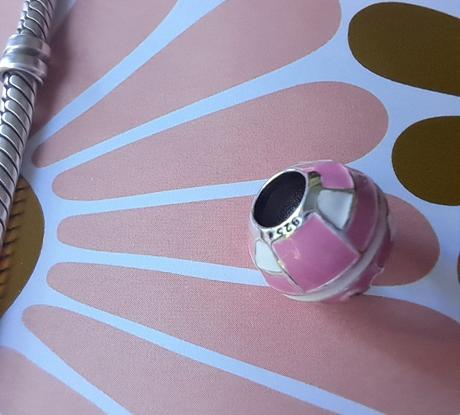 Ružová volejbalka, 