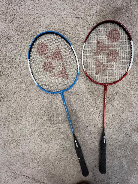 Yonex b500 bedmintonová raketa 2 ks, yonex
