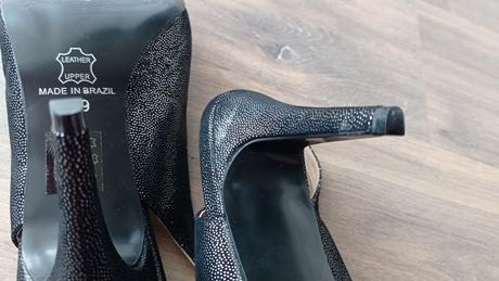 Lesklé lodičky, 39