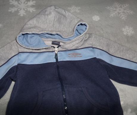 Mikiny 2ks + tepláčiky, 86