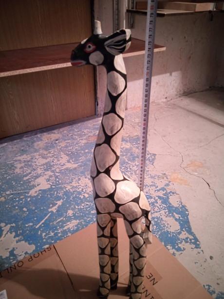 Predám drevené žirafy, 