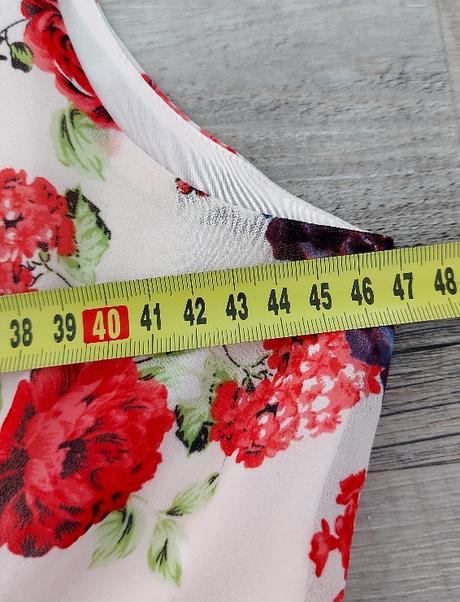 Letné šaty s ružičkami, 140