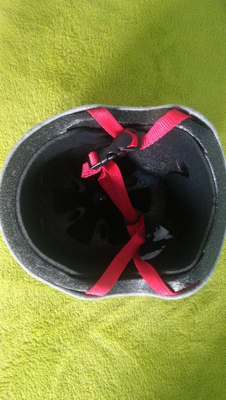 Prilba obvod cca 55 cm, s