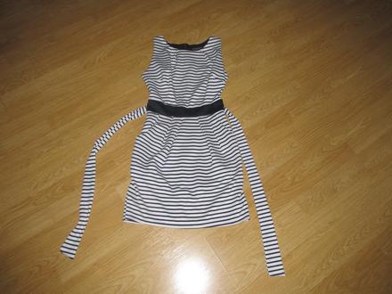 Bielo tmavo modré pásikované šaty v. s, s