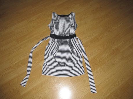 Bielo tmavo modré pásikované šaty v. s, s