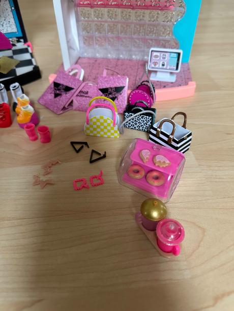 Lol nákupné centrum, 