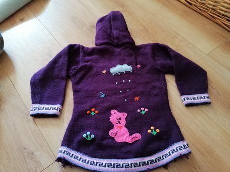 Fialový svetrík, 86