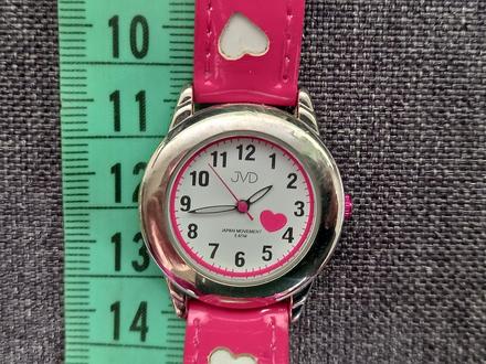 Detské náramkové hodinky nefunkčné jvd, 