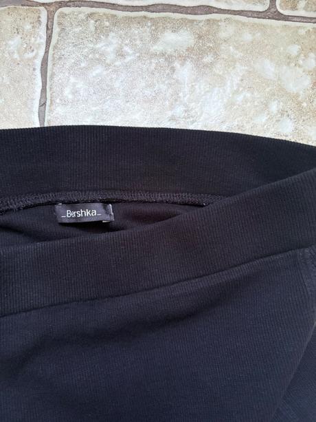 Obtiahnutá midisukňa bershka, bershka,s