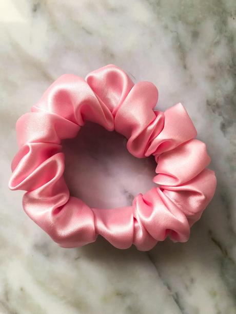 Saténová gumička scrunchie ružová, 