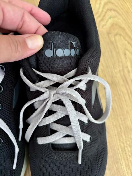 Ultralahke makke bezecke tenisky zn. diadora, 40