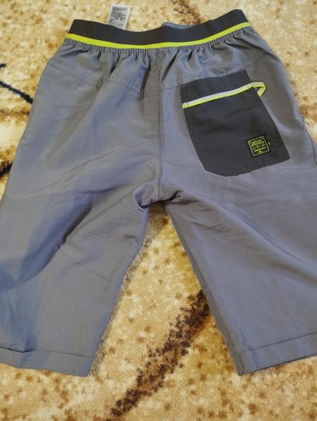 Sportove kratasy, decathlon,140